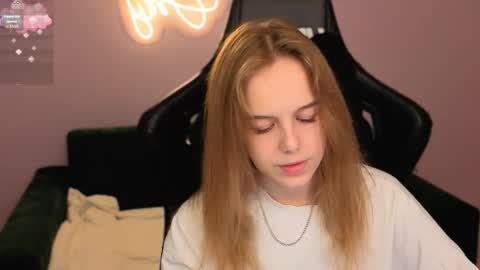 Snapshot of kebesheska chatting on September 2025 09:03:01 AM Seb Polly Roxy Jonny online show from September 2025 09:03:01 AM