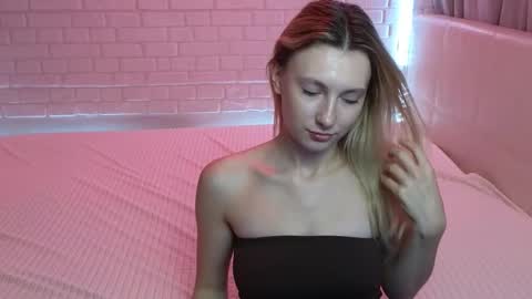 Snapshot of kebesheska chatting on October 2025 09:38:02 AM Seb Polly Roxy Jonny online show from October 2025 09:38:02 AM