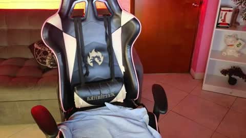 keeiity_moon online show from June 2026 10:47:01 PM