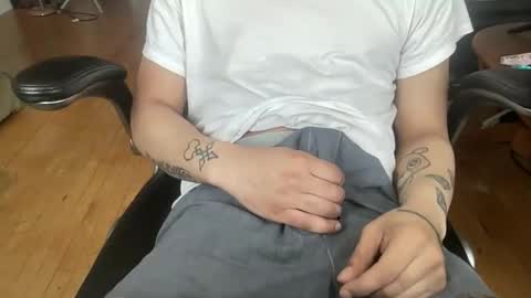 Snapshot of keesey23 chatting on April 2026 05:32:02 PM Keesey23 online show from April 2026 05:32:02 PM