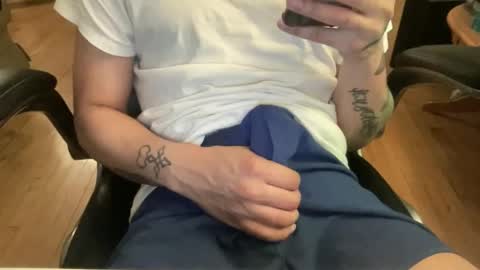 Snapshot of keesey23 chatting on April 2026 02:51:02 AM Keesey23 online show from April 2026 02:51:02 AM