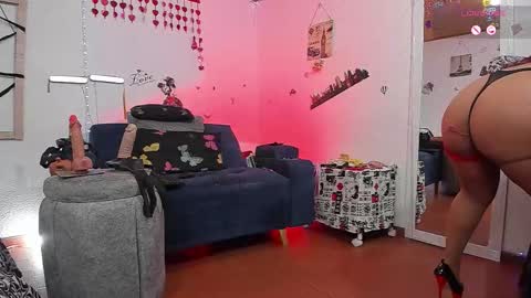 Snapshot of keila_j chatting on December 2025 03:23:01 AM KEILA J online show from December 2025 03:23:01 AM