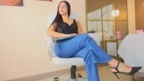 Keily online show from December 2025 11:49:02 AM