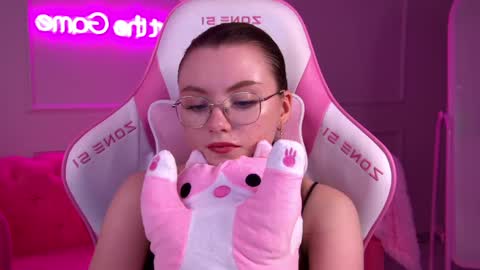 Keira online show from February 2025 09:33:01 AM