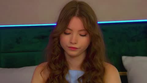 Keira online show from September 2025 06:19:02 AM