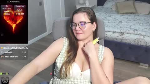 Snapshot of kellielowie chatting on February 2025 03:08:02 PM kellielowie online show from February 2025 03:08:02 PM