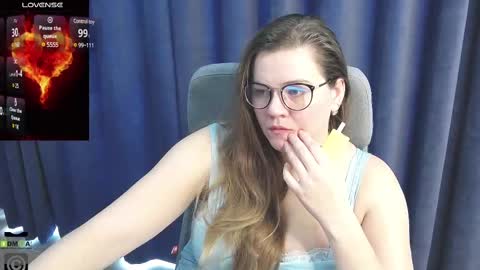 Snapshot of kellielowie chatting on March 2025 08:13:02 AM kellielowie online show from March 2025 08:13:02 AM