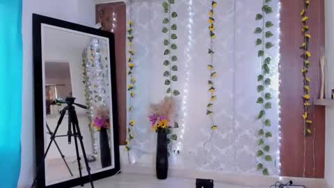 kelly__thomson online show from April 2026 02:14:02 PM