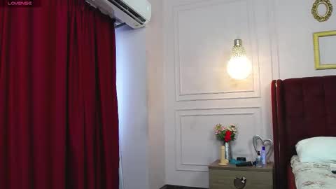 Snapshot of kelly_bliss chatting on October 2025 09:28:02 AM Kelly online show from October 2025 09:28:02 AM