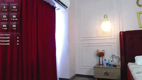 Snapshot of kelly_bliss chatting on October 2025 12:05:01 PM Kelly online show from October 2025 12:05:01 PM