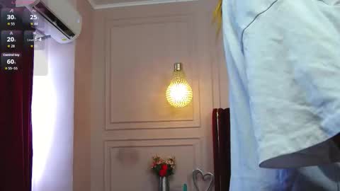 Snapshot of kelly_bliss chatting on October 2025 09:32:02 AM Kelly online show from October 2025 09:32:02 AM