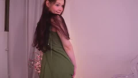 Snapshot of kelly_ember chatting on November 2025 02:17:01 PM KELLY online show from November 2025 02:17:01 PM