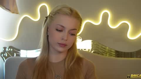 Kelly online show from September 2025 05:07:01 AM