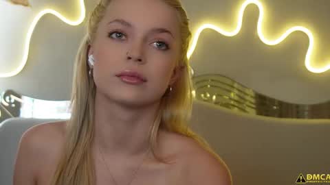 Kelly online show from September 2025 06:03:01 AM