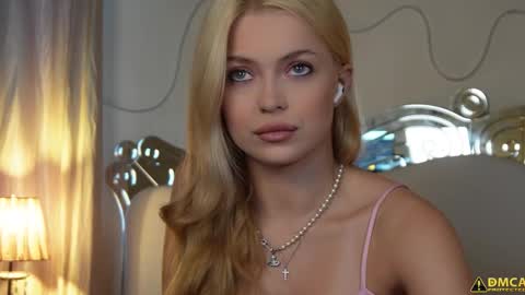 Kelly online show from October 2025 05:41:02 AM