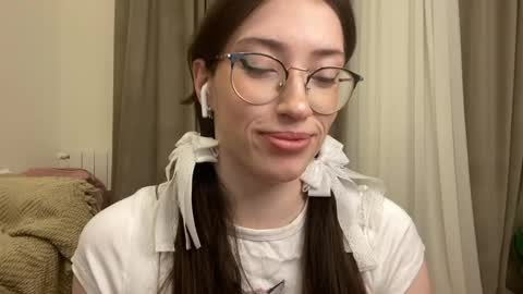 Kelly online show from December 2025 06:01:02 PM