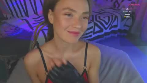 Snapshot of kellyfouler chatting on July 2026 04:24:01 PM KellyFouler online show from July 2026 04:24:01 PM