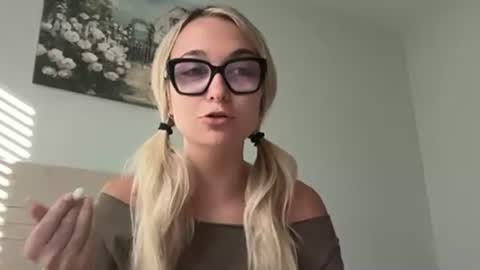 Snapshot of kelseyblu chatting on April 2026 10:59:02 PM Kelsey Blu online show from April 2026 10:59:02 PM