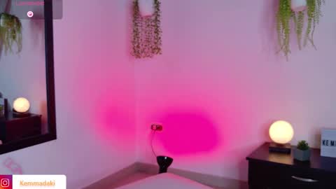 Kemma online show from November 2025 08:41:01 PM