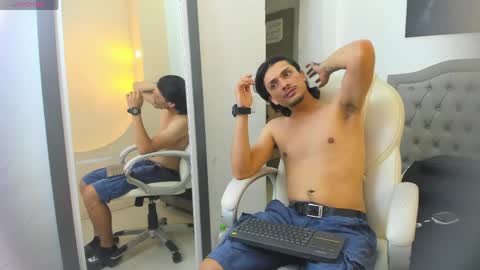 Snapshot of ken_valkov chatting on April 2026 08:33:01 PM Ken Valkov online show from April 2026 08:33:01 PM