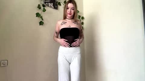 Mia online show from June 2026 11:05:01 AM