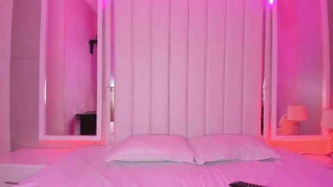 Snapshot of kendall_curves chatting on April 2026 05:19:01 AM Kendall no Jenner online show from April 2026 05:19:01 AM