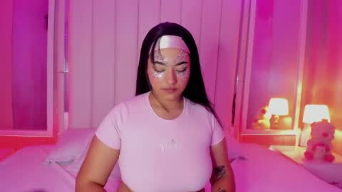 Snapshot of kendall_curves chatting on April 2026 12:05:01 AM Kendall no Jenner online show from April 2026 12:05:01 AM