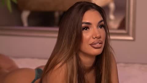 Kendal online show from September 2025 06:00:01 PM