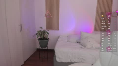 Kendall  online show from September 2025 08:12:02 PM