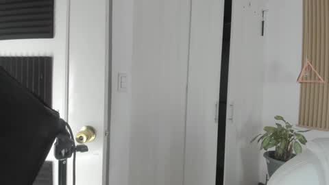 Kendall  online show from October 2025 02:36:01 PM