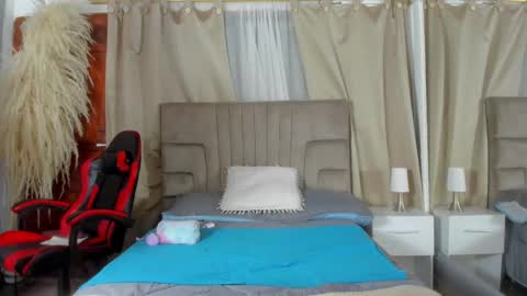 Snapshot of kendra_and_liam chatting on October 2025 11:30:02 AM kendra and liam online show from October 2025 11:30:02 AM