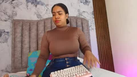 Mamasita online show from May 2026 04:03:01 PM