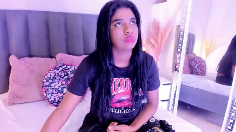 kendrachavez_ online show from November 2025 10:37:02 PM