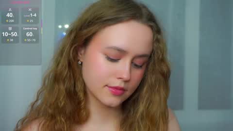 Kira online show from December 2025 09:53:02 PM