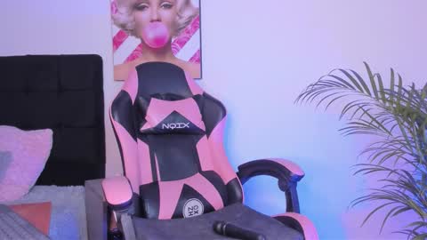 Snapshot of kenia_thompson01 chatting on October 2025 07:25:02 PM 01 online show from October 2025 07:25:02 PM