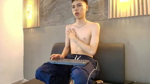 kenny_hank online show from April 2026 04:08:02 AM