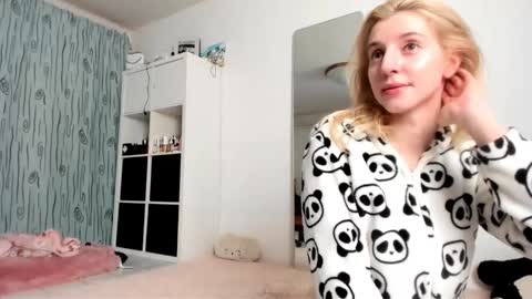 Kenzie online show from January 2025 05:20:02 AM