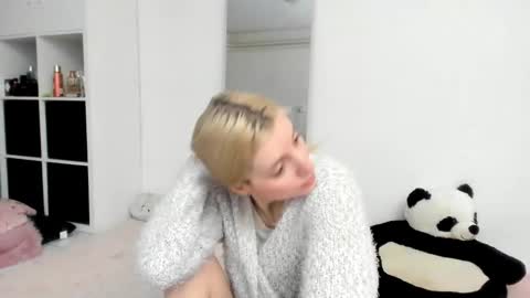 Snapshot of kenziedawton chatting on March 2026 02:54:02 PM Kenzie online show from March 2026 02:54:02 PM