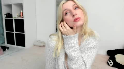 Snapshot of kenziedawton chatting on April 2026 06:38:01 PM Kenzie online show from April 2026 06:38:01 PM