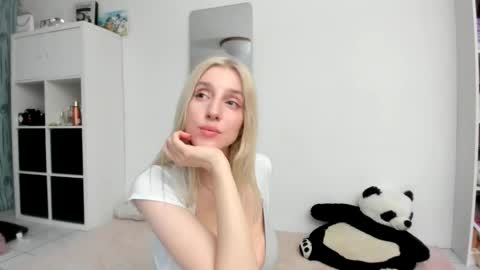 Snapshot of kenziedawton chatting on April 2026 04:25:01 PM Kenzie online show from April 2026 04:25:01 PM