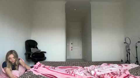 Snapshot of kenziesmithh chatting on September 2025 03:11:01 PM kenziesmithh online show from September 2025 03:11:01 PM