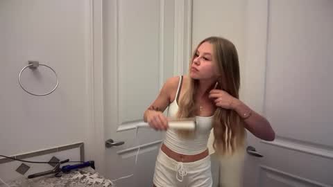 Snapshot of kenziesmithh chatting on October 2025 09:23:02 PM kenziesmithh online show from October 2025 09:23:02 PM