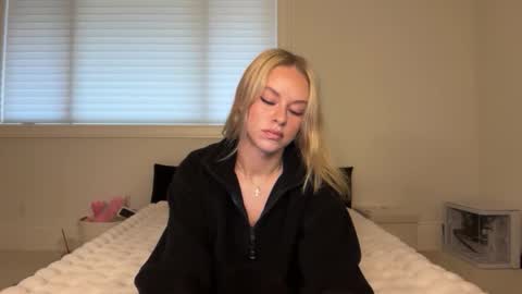 kenziesmithh online show from December 2025 06:02:01 PM