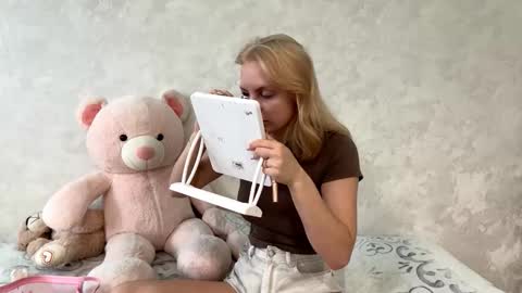 Elizabeth online show from December 2025 11:21:01 PM