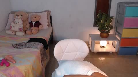 Mia  online show from December 2024 03:52:01 PM