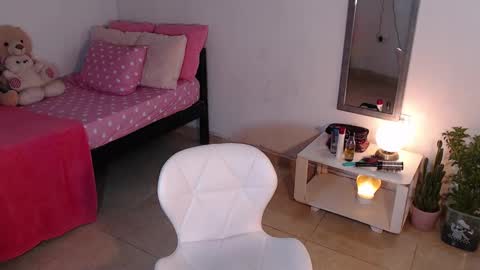 Mia  online show from January 2025 09:54:01 PM