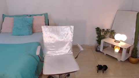 Mia  online show from February 2025 05:35:01 PM