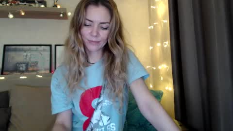 Snapshot of kessiecage chatting on December 2024 02:13:01 AM kessiecage online show from December 2024 02:13:01 AM