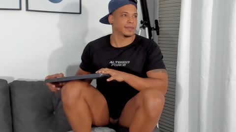 Snapshot of kevin_lance chatting on December 2024 05:31:02 AM Kevin Lance online show from December 2024 05:31:02 AM