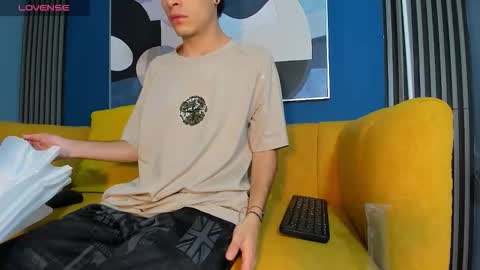 Snapshot of kevinn_blue chatting on September 2025 09:49:01 PM Sexy  Hot Kevin online show from September 2025 09:49:01 PM